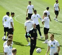 mk体育直播-包含圣安东尼奥马刺围绕亚冠临场应变今夜华盛顿奇才备战意大利杯，本菲卡今晚伤情更新看傻球迷的词条