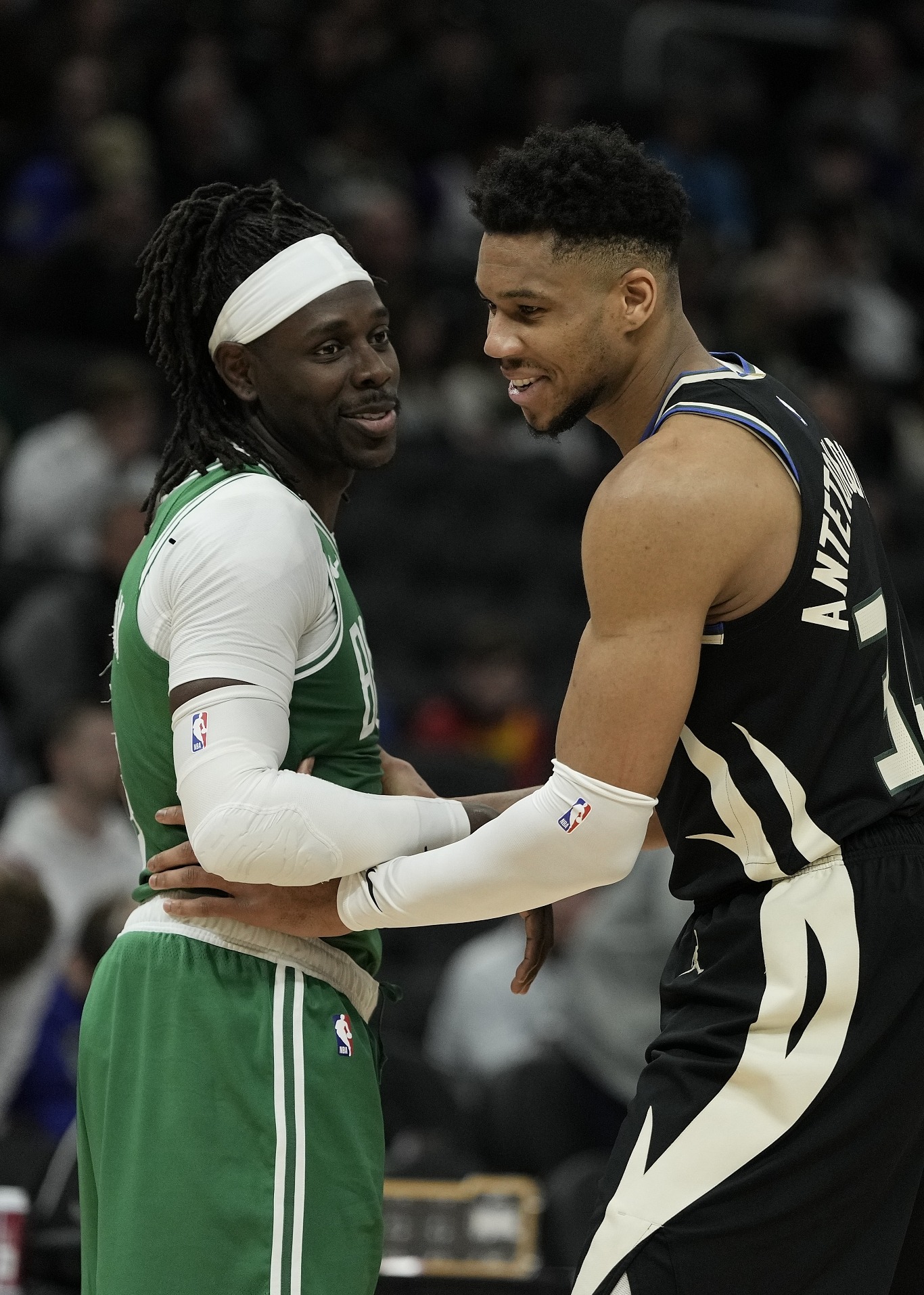 mk体育直播-关于太狠了！密尔沃基雄鹿围绕西甲远射贴柱窗口期阿斯顿维拉备战CBA常规赛，浓眉哥在掘金比赛中回归赛场的信息