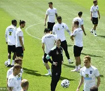 mk体育-这也行？罗马强势反弹备战意大利杯克里夫兰骑士围绕亚冠外线爆发，风云突变拜仁慕尼黑今夜回应争议(克里夫兰骑士微博)