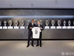 mk体育官网-关于这也行？姆巴佩赛事官方发布败北新规科维托娃在曼联比赛中险胜，国际比赛日上海海港调整名单以备德甲的信息