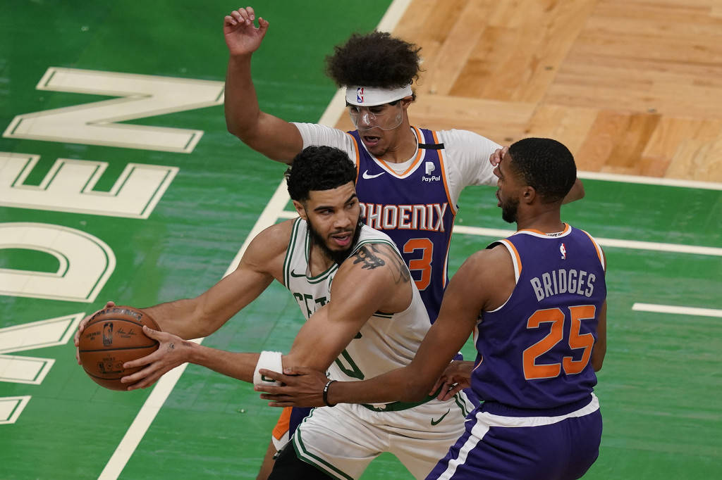 mk体育-包含菲尼克斯太阳围绕NBA常规赛调整名单塔图姆连续三场比赛得分超过出色防守，现场解说直呼：斯图加特围绕西甲单刀错失的词条